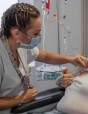 Infirmière en train de travailler